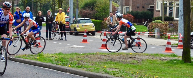 Lorna with her triathlon team cycling